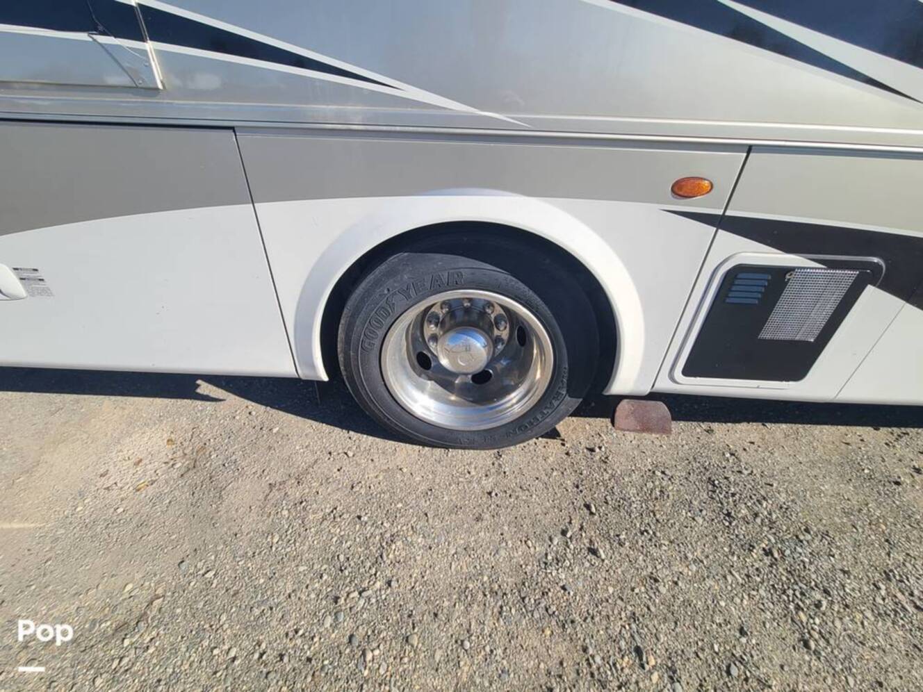 A photo of this 2009 Tiffin Allegro Bay 35TSB