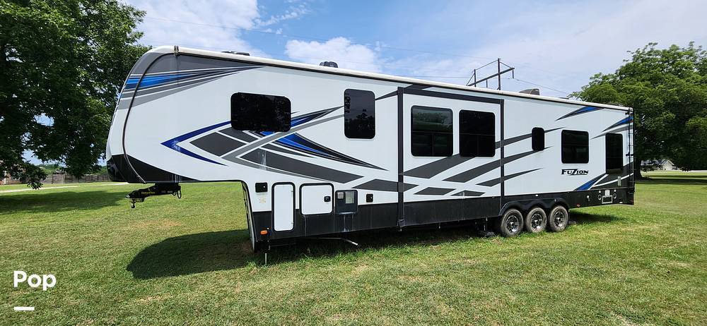 2021 Keystone Fuzion 424 Toy Hauler in davis OK