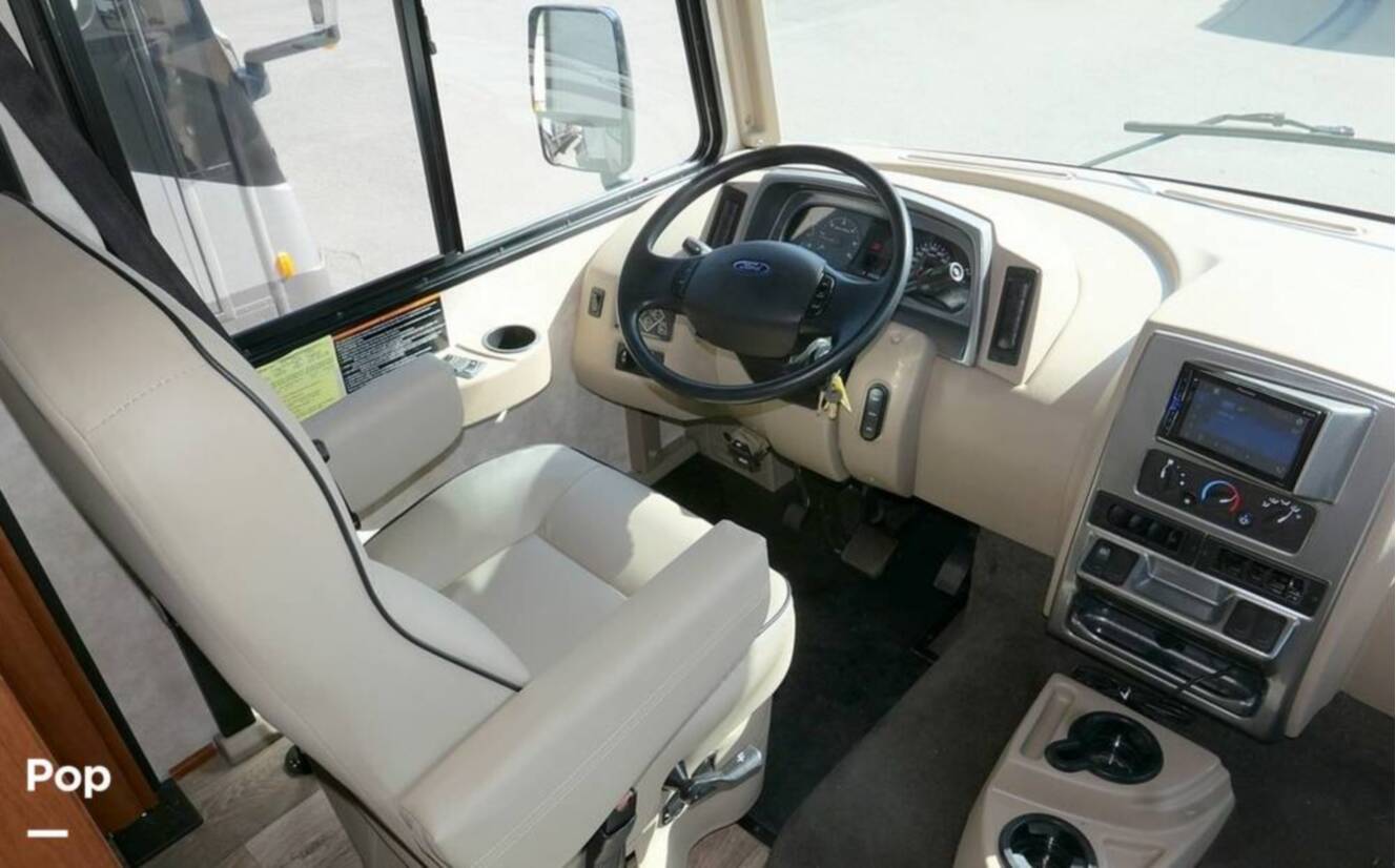 A photo of this 2019 Winnebago Vista 27PE