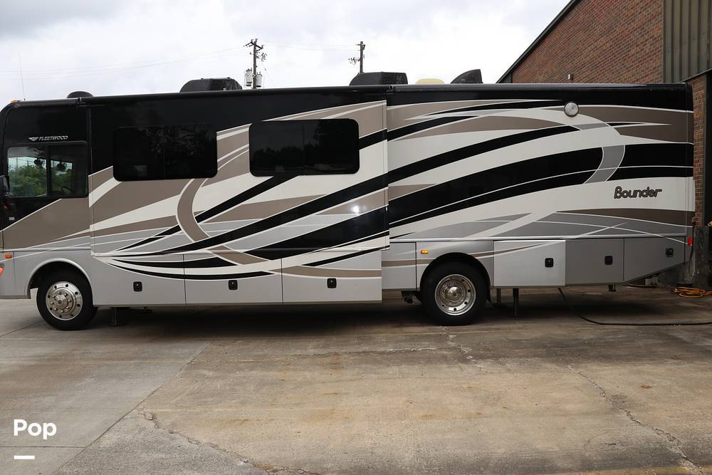 2015 Fleetwood Bounder 34T in marietta GA