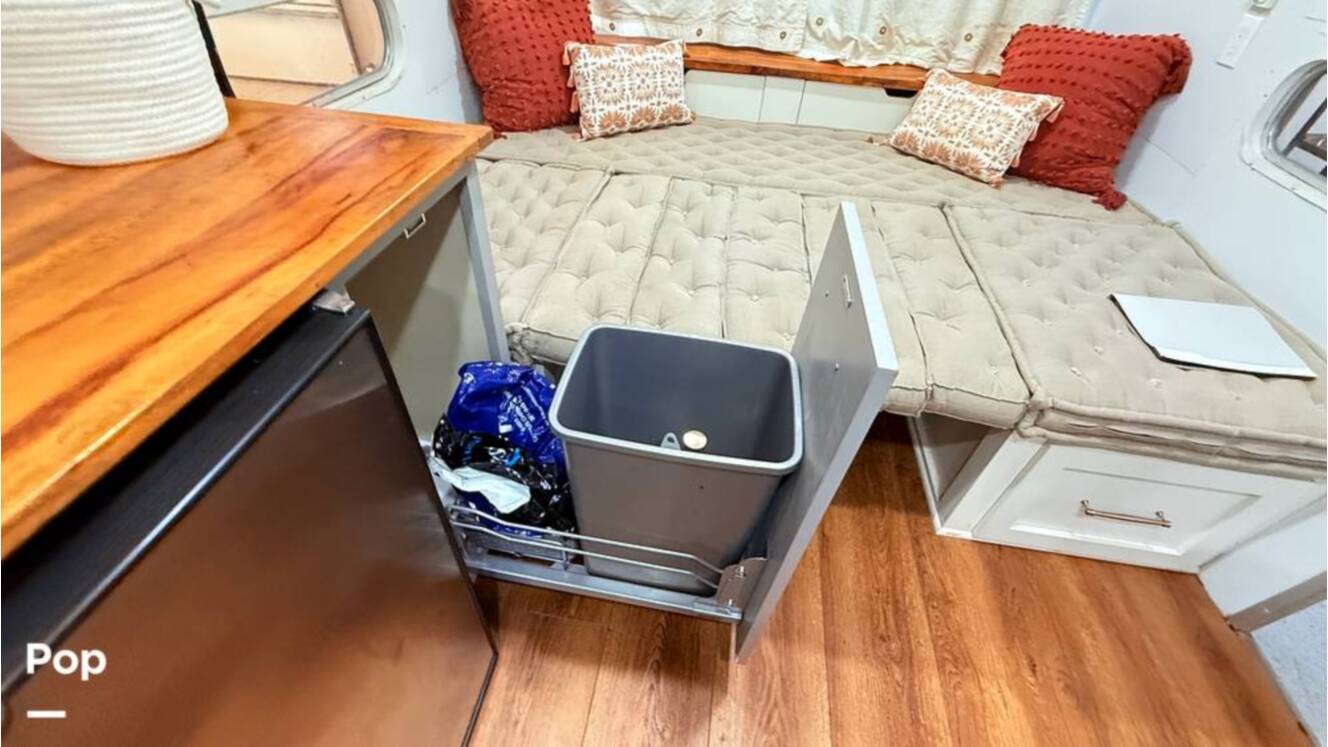 A photo of this 1973 Airstream Sovereign 31
