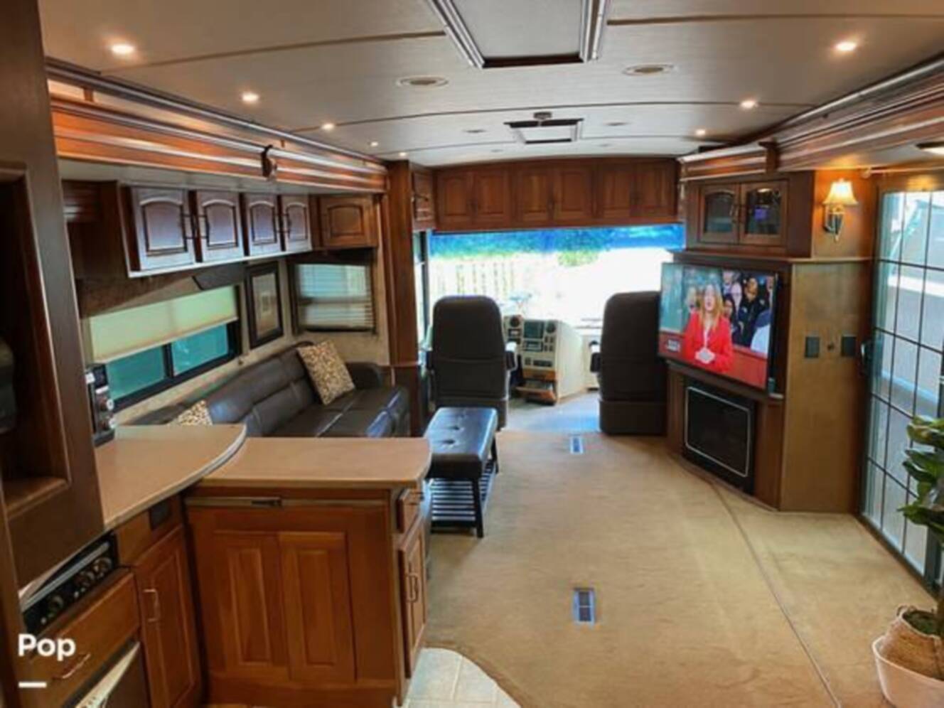 A photo of this 2006 Itasca Horizon 40FD