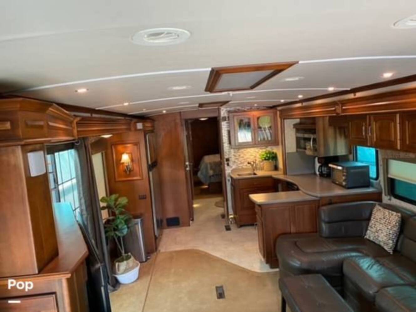 A photo of this 2006 Itasca Horizon 40FD