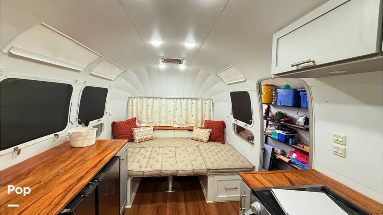A photo of this 1973 Airstream Sovereign 31