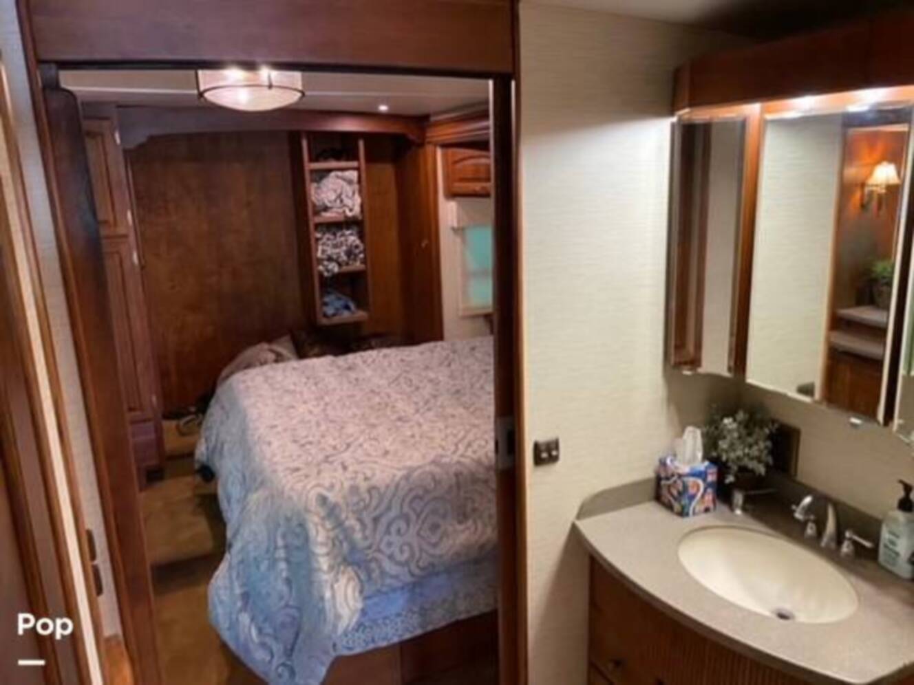 A photo of this 2006 Itasca Horizon 40FD