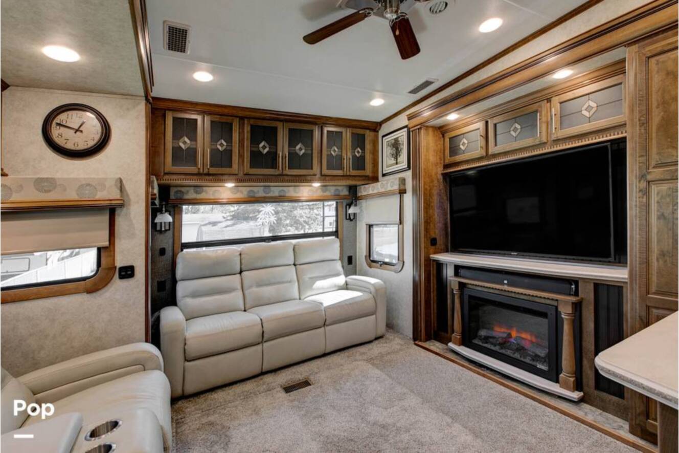 A photo of this 2015 Crossroads Carriage 40RL
