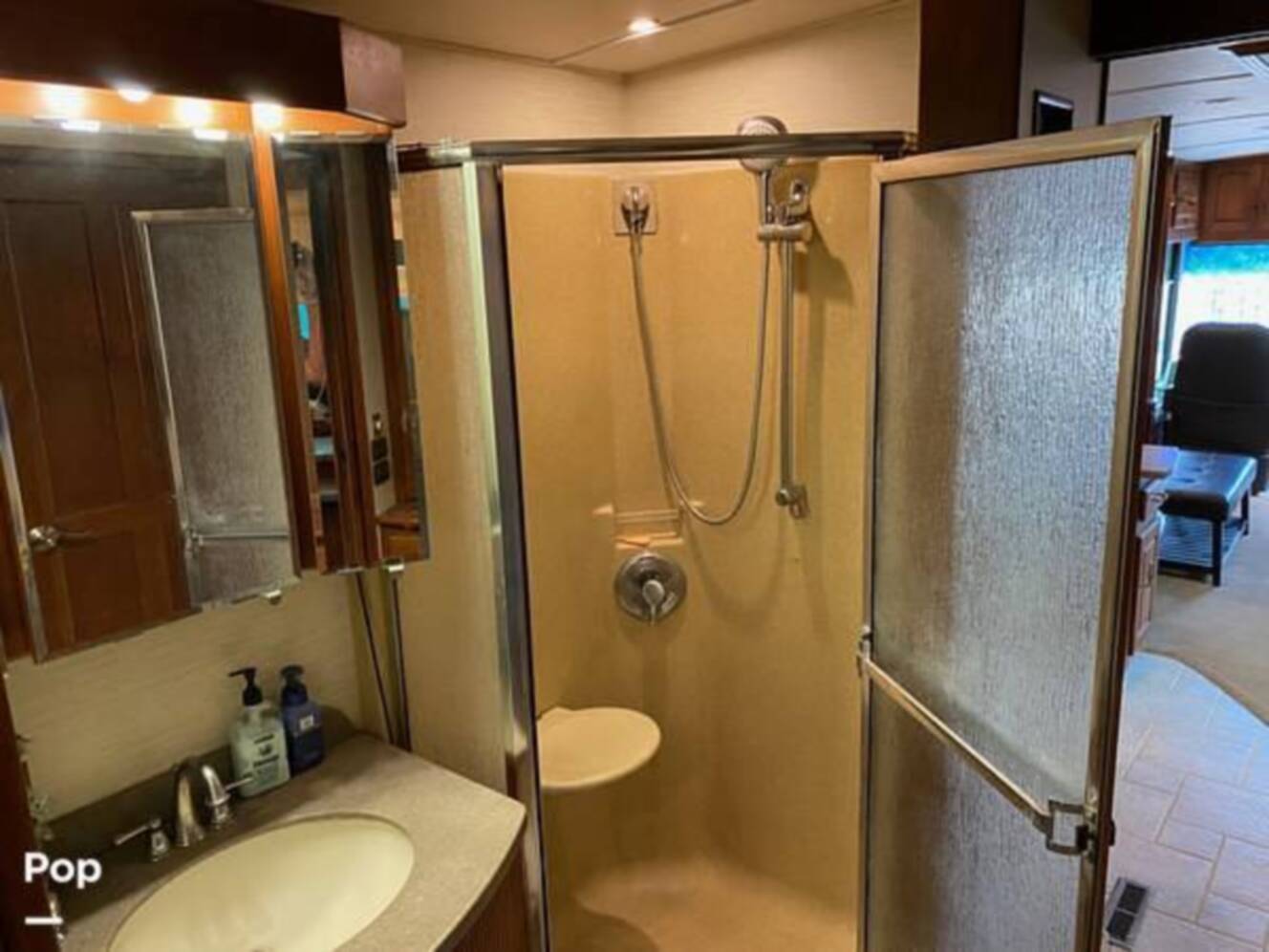 A photo of this 2006 Itasca Horizon 40FD