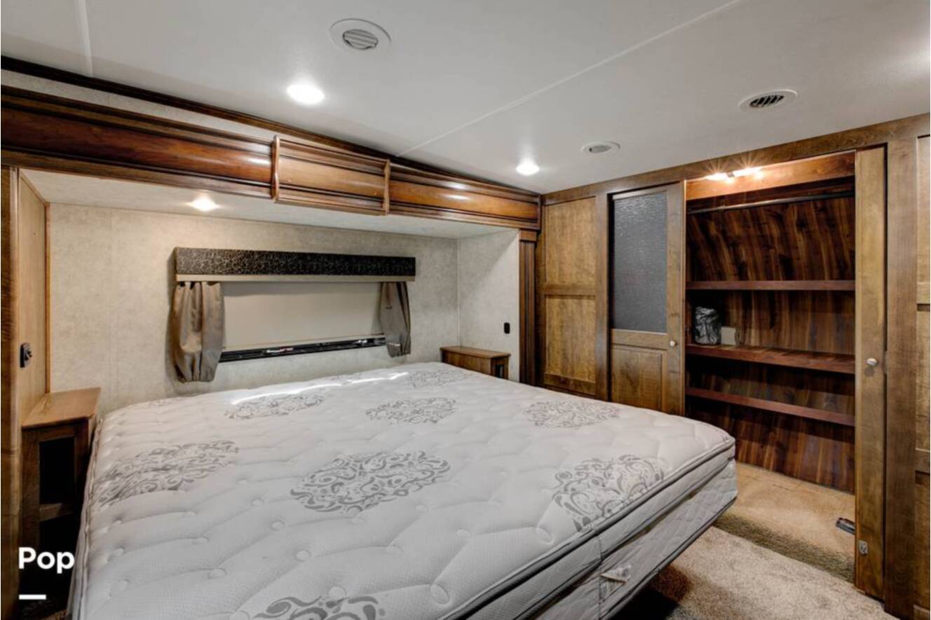 A photo of this 2015 Crossroads Carriage 40RL