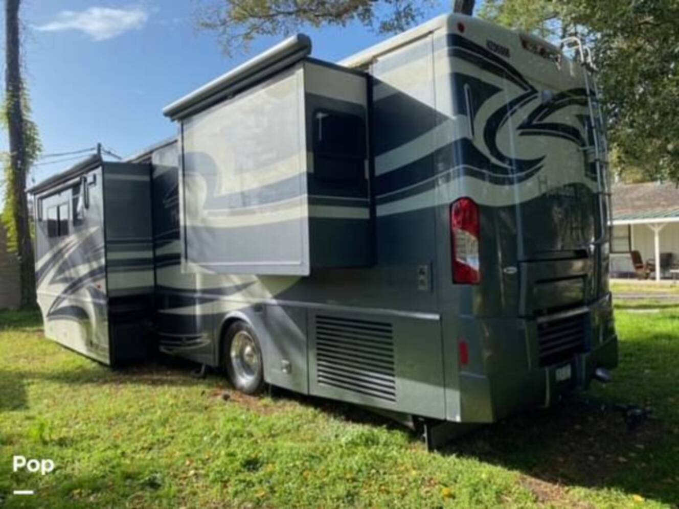 A photo of this 2006 Itasca Horizon 40FD