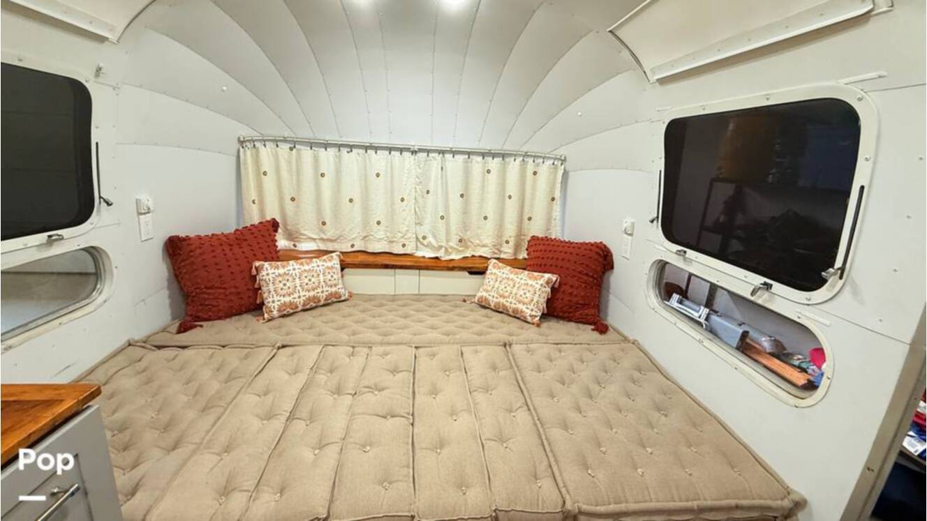 A photo of this 1973 Airstream Sovereign 31