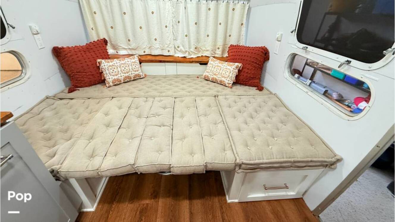 A photo of this 1973 Airstream Sovereign 31