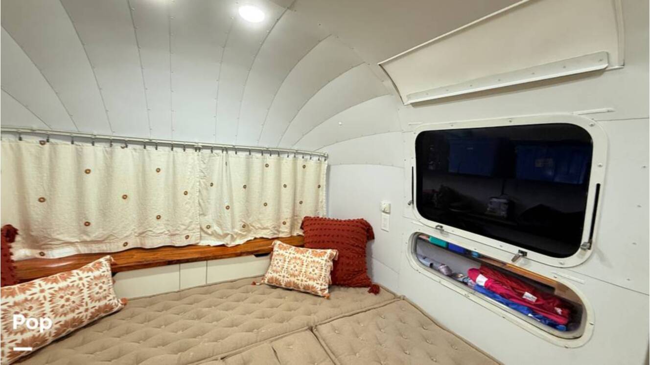 A photo of this 1973 Airstream Sovereign 31