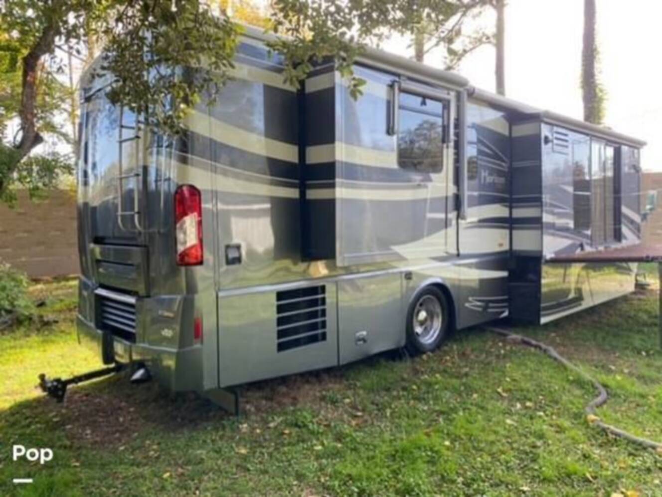 A photo of this 2006 Itasca Horizon 40FD