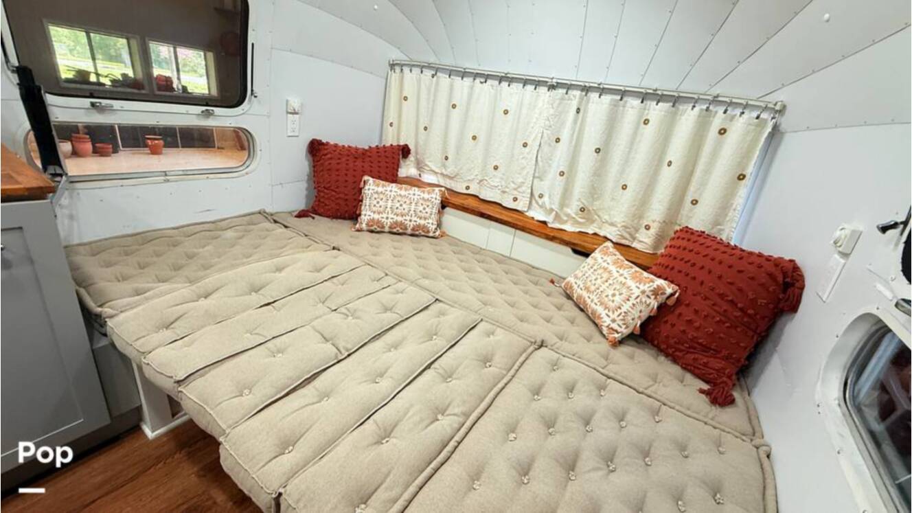 A photo of this 1973 Airstream Sovereign 31
