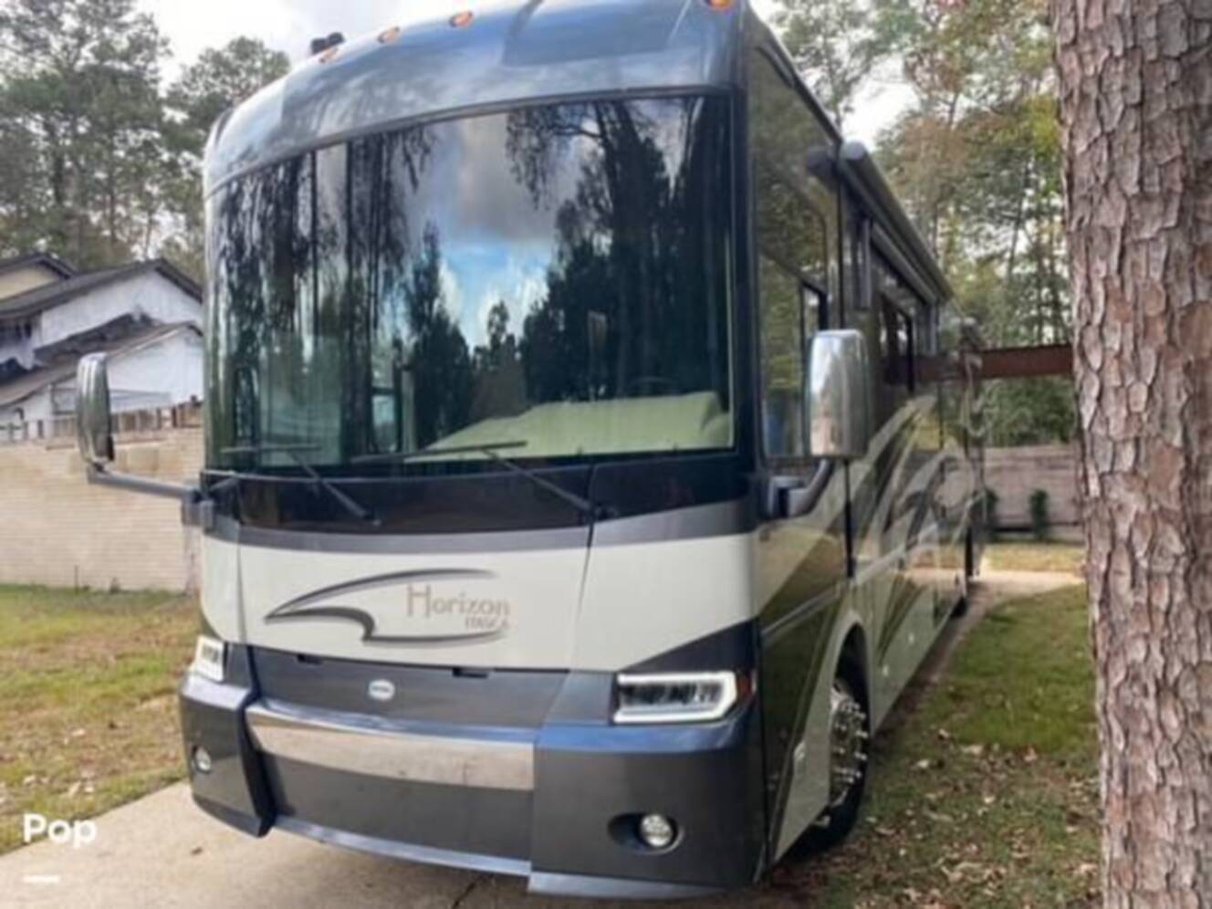 A photo of this 2006 Itasca Horizon 40FD