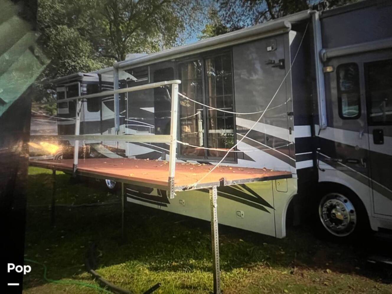 A photo of this 2006 Itasca Horizon 40FD