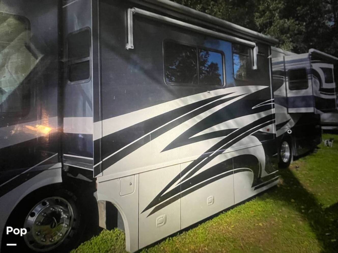 A photo of this 2006 Itasca Horizon 40FD