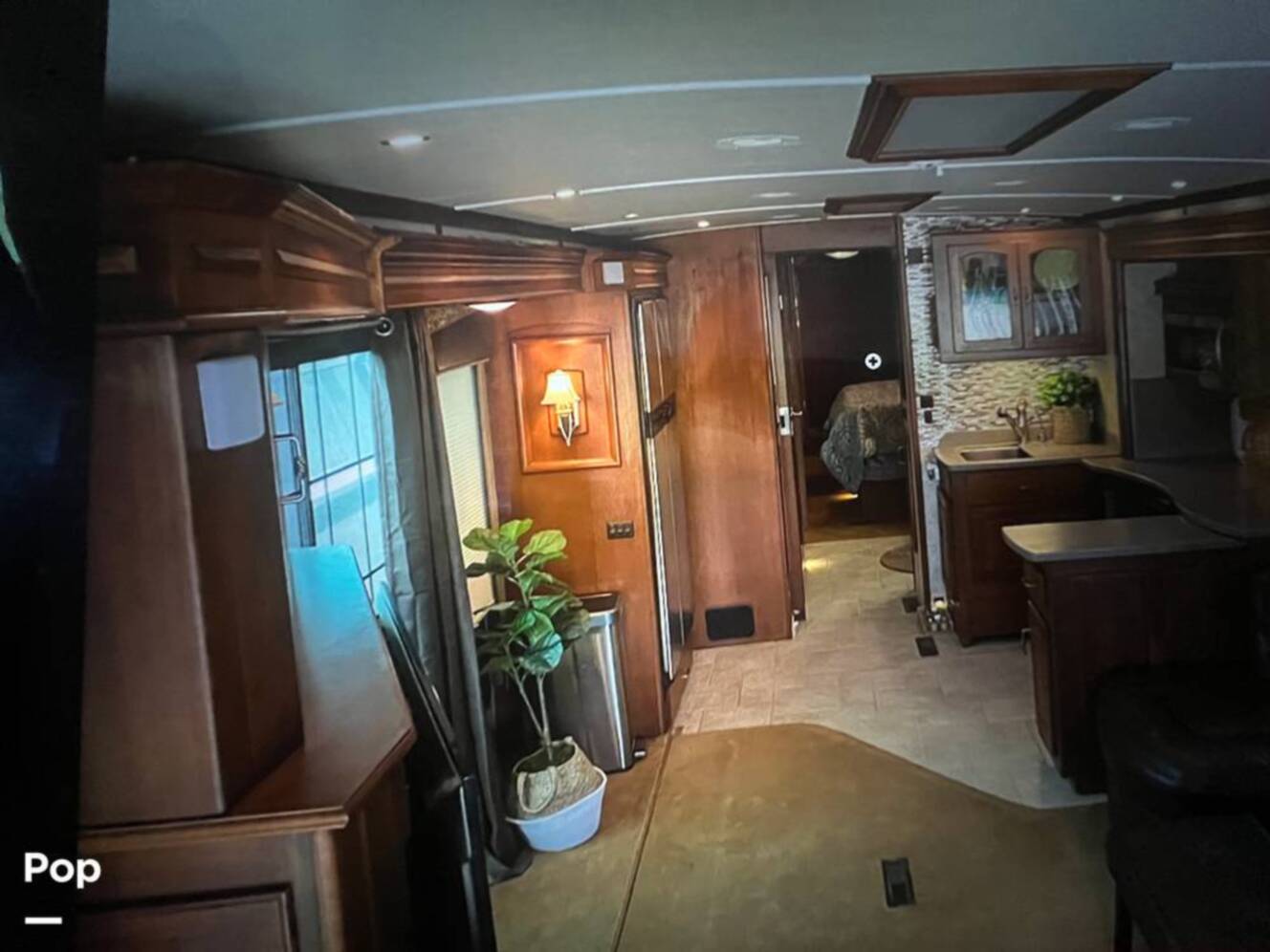 A photo of this 2006 Itasca Horizon 40FD