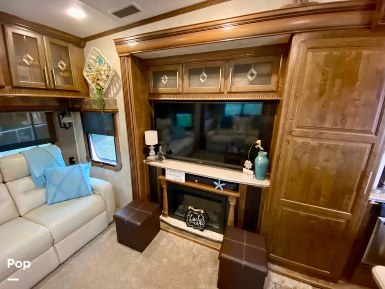 A photo of this 2015 Crossroads Carriage 40RL