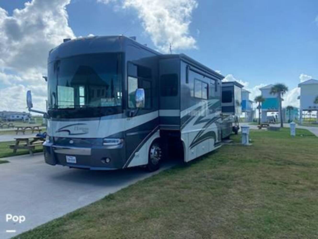 A photo of this 2006 Itasca Horizon 40FD