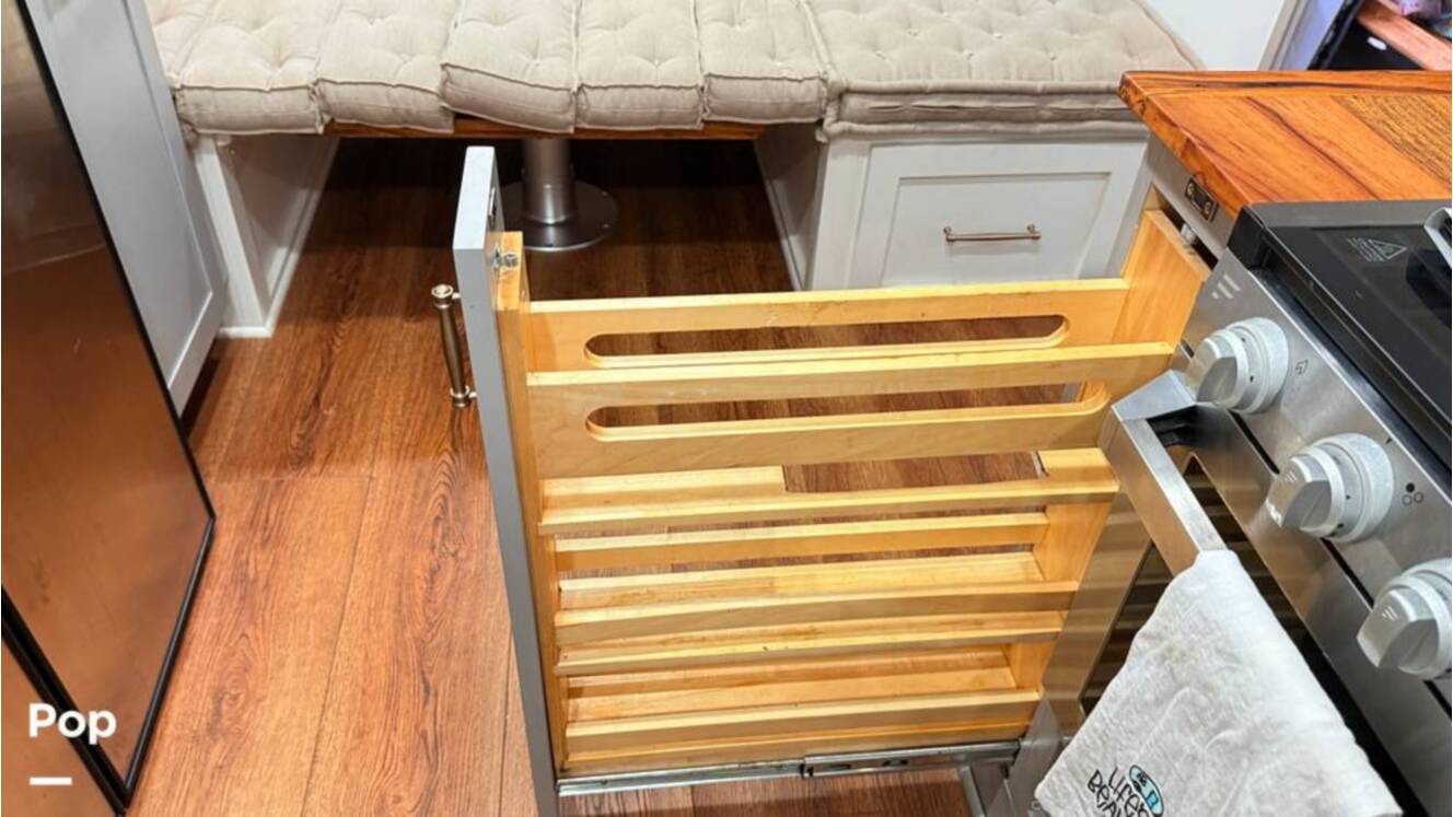 A photo of this 1973 Airstream Sovereign 31