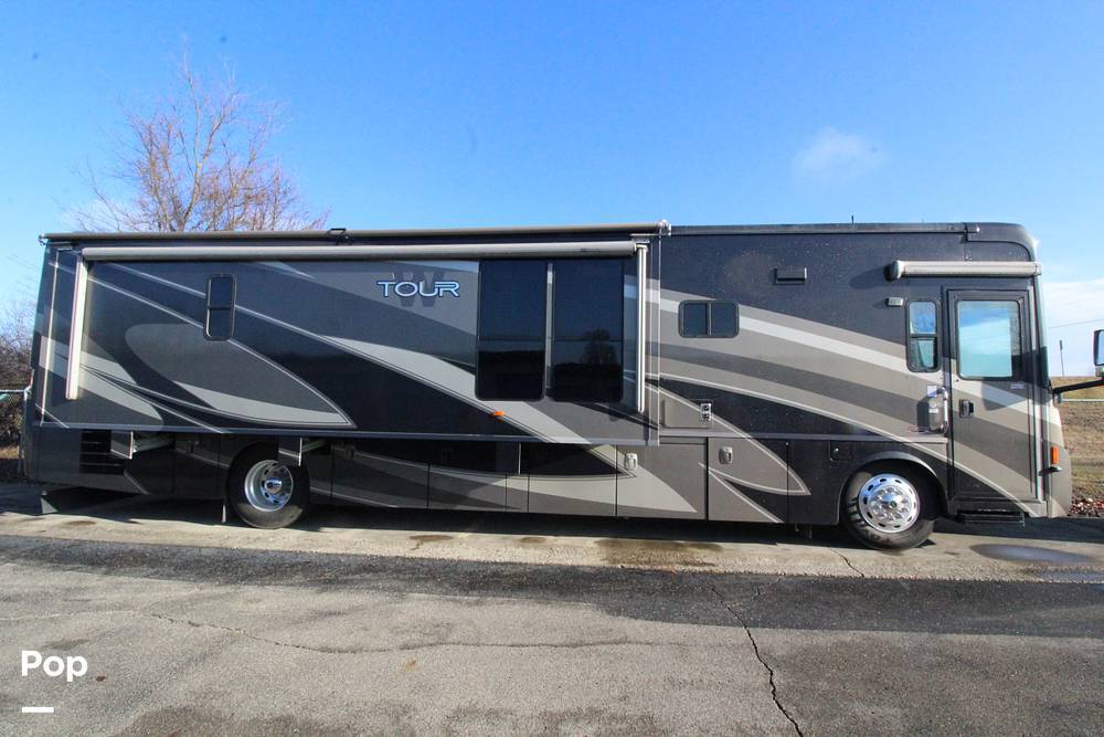 2008 Winnebago Tour 40TD in xenia OH