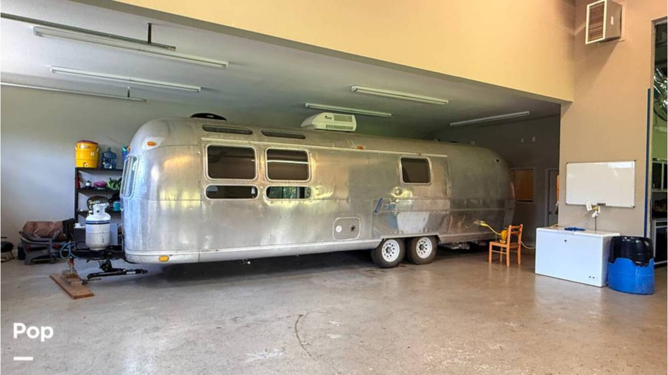 A photo of this 1973 Airstream Sovereign 31