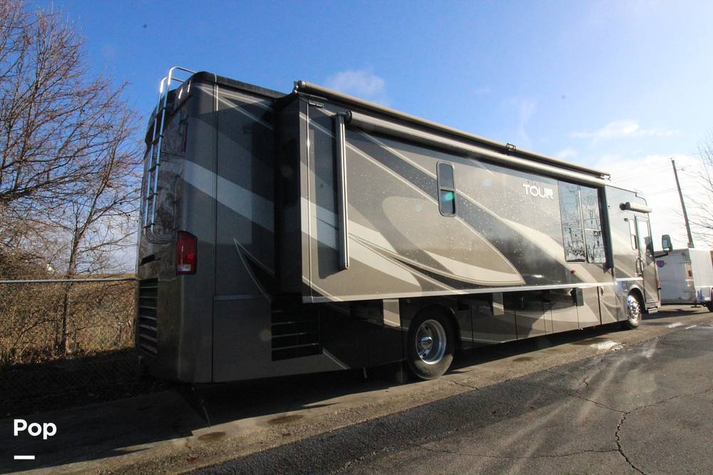 2008 Winnebago Tour 40TD in xenia OH