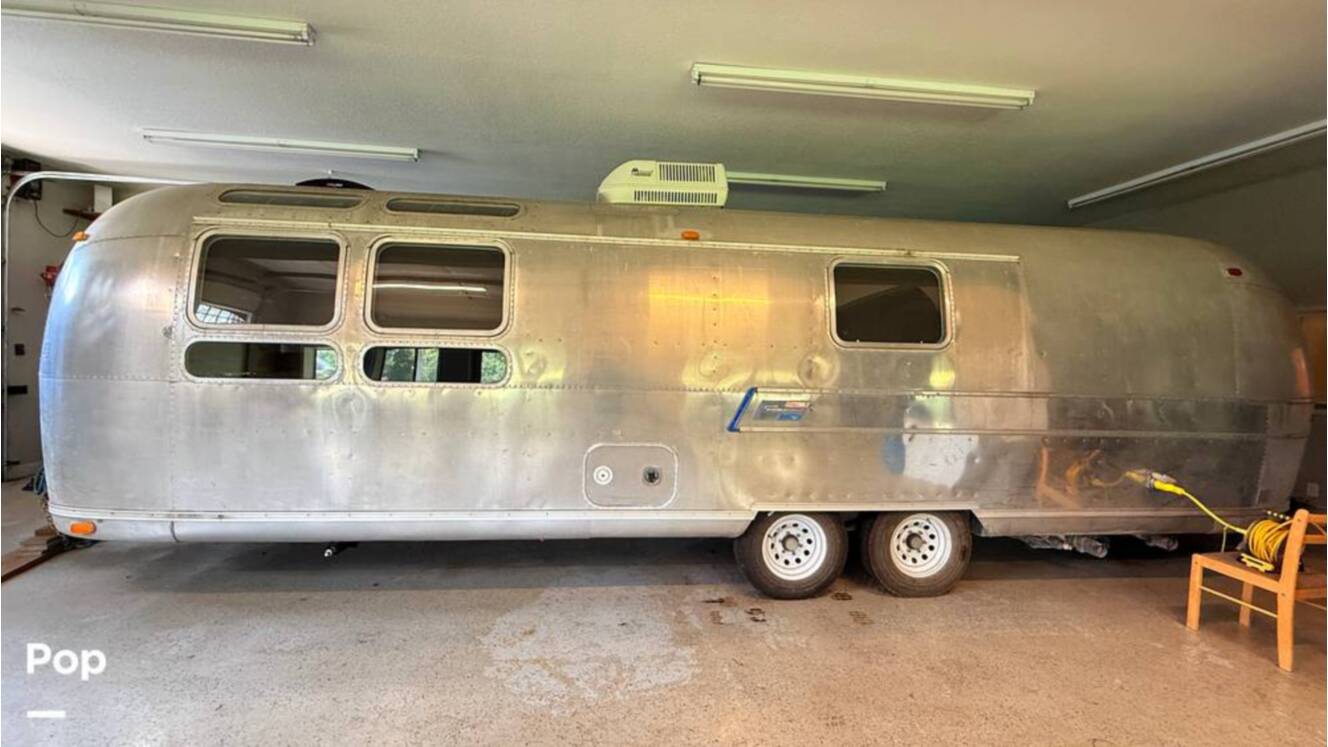 A photo of this 1973 Airstream Sovereign 31