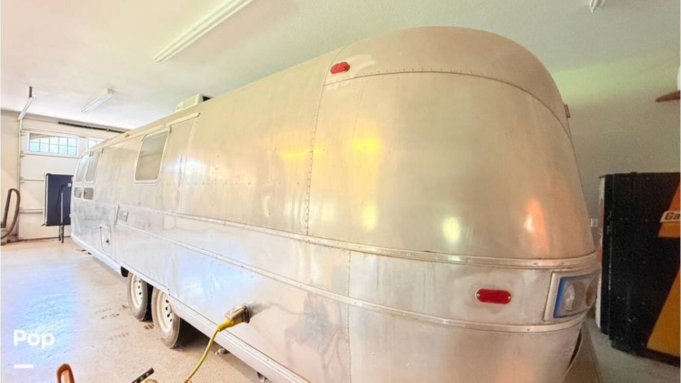 A photo of this 1973 Airstream Sovereign 31