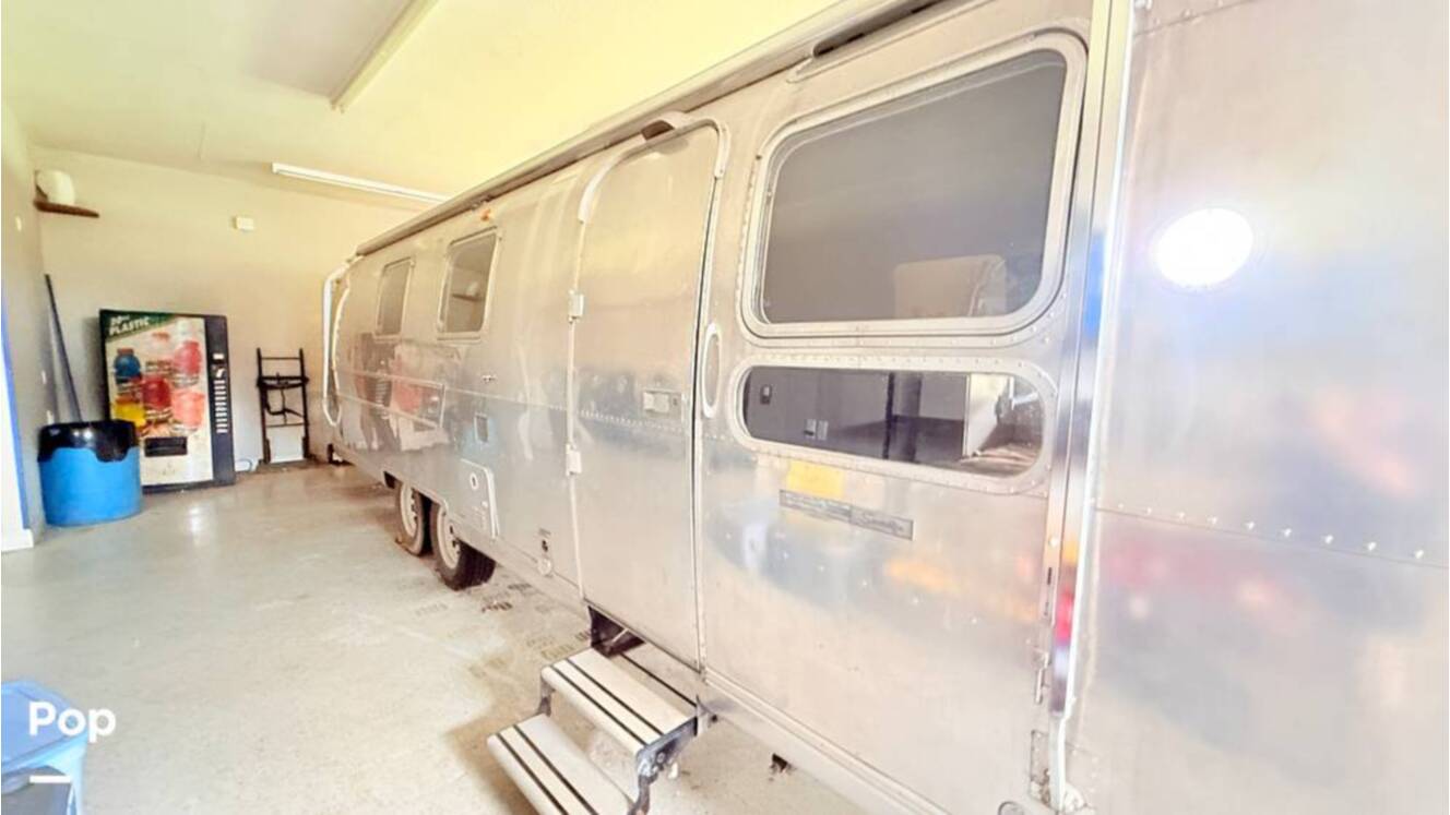A photo of this 1973 Airstream Sovereign 31