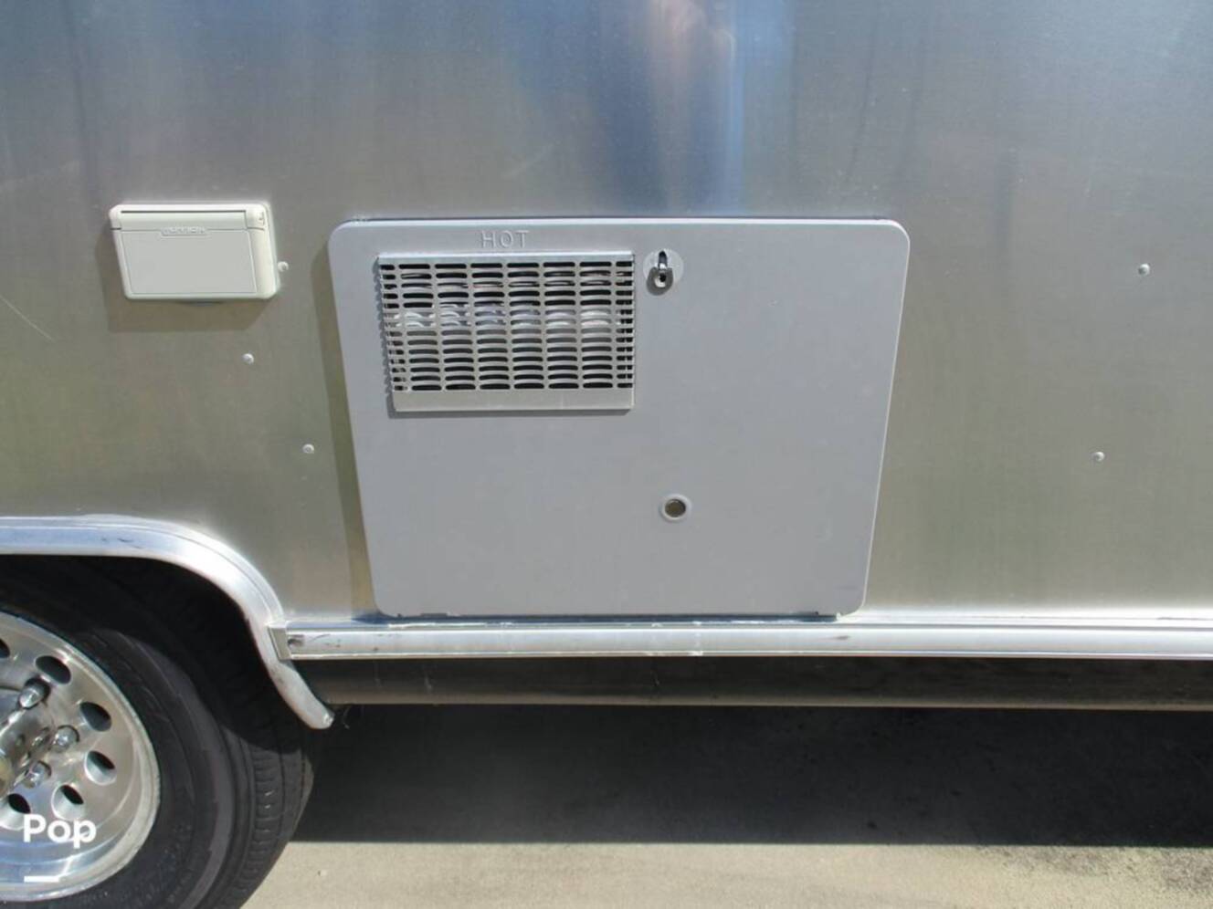 A photo of this 2018 Airstream Airstream International Signature 27FB