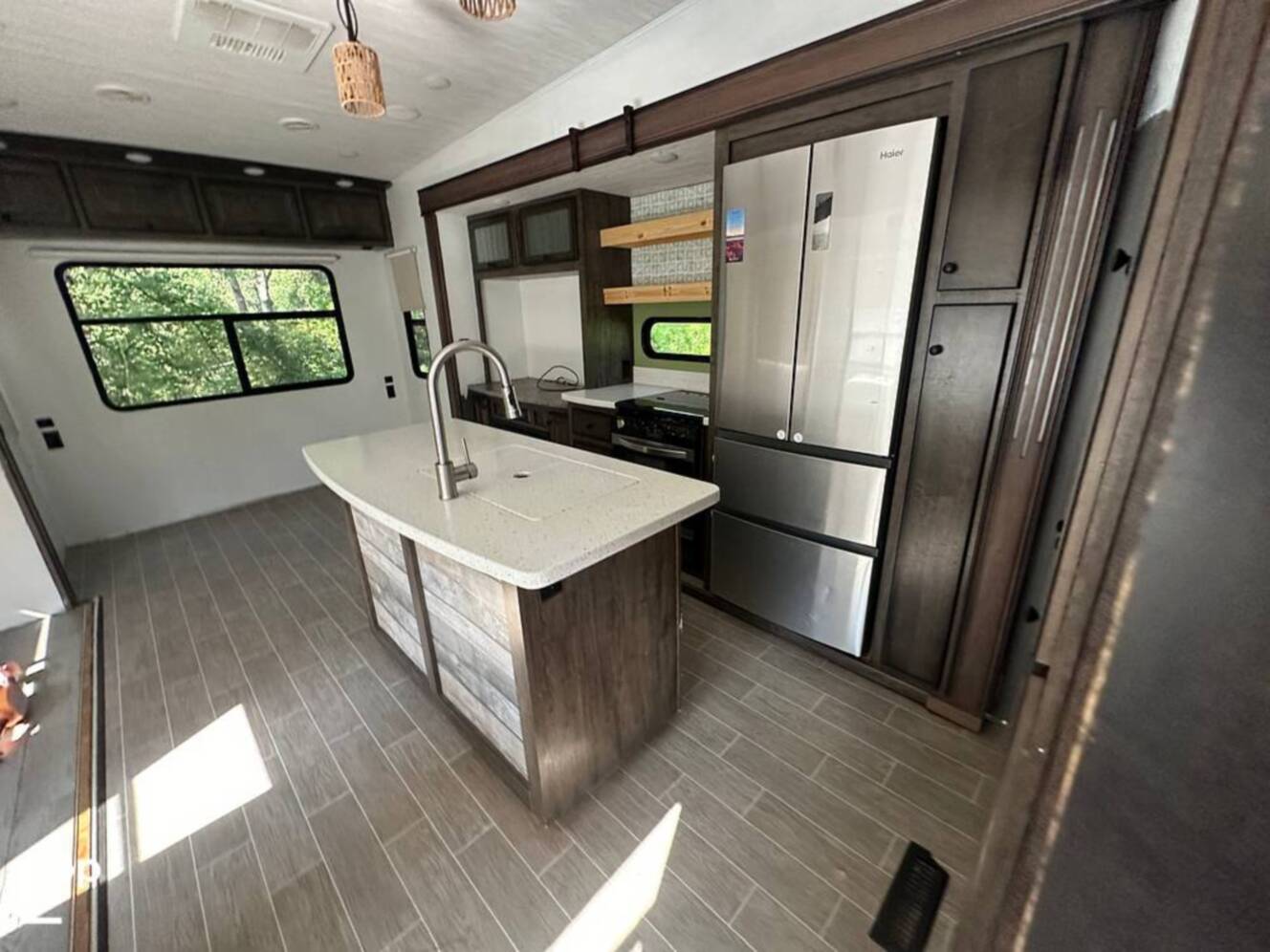 A photo of this 2020 Heartland Bighorn 39MB
