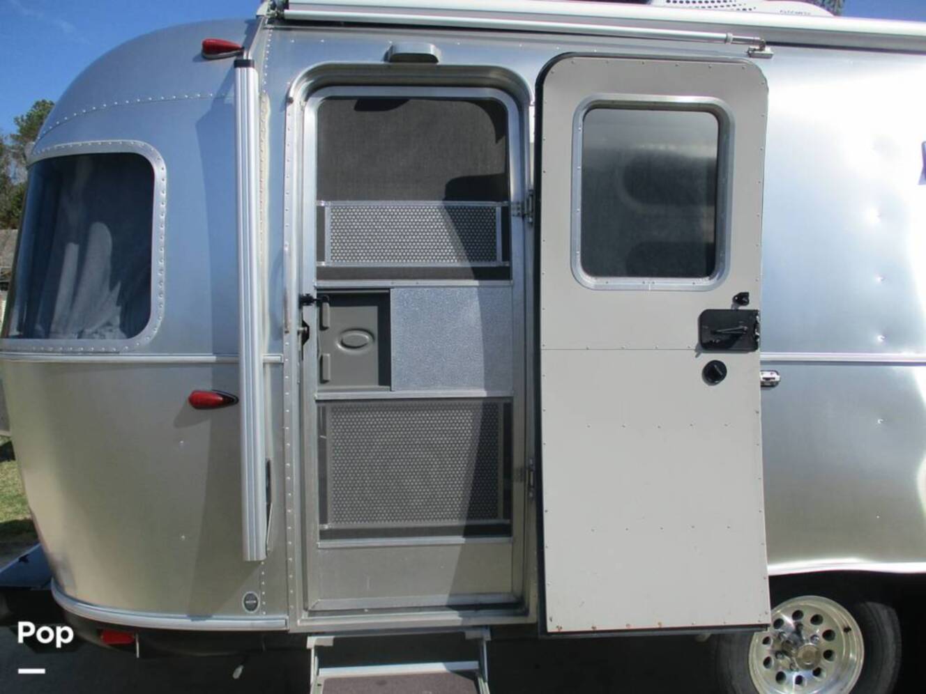 A photo of this 2018 Airstream Airstream International Signature 27FB