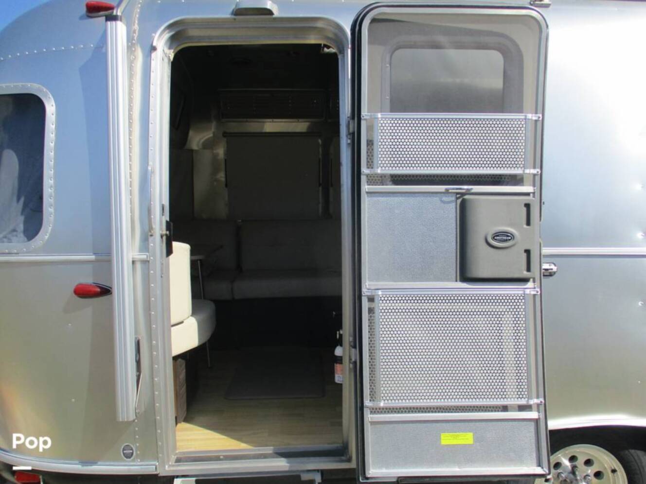 A photo of this 2018 Airstream Airstream International Signature 27FB