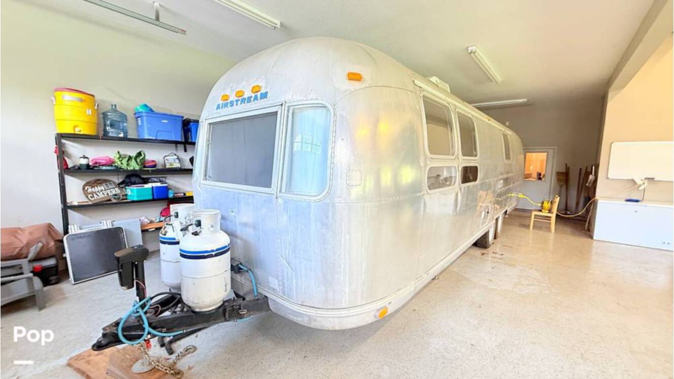 A photo of this 1973 Airstream Sovereign 31