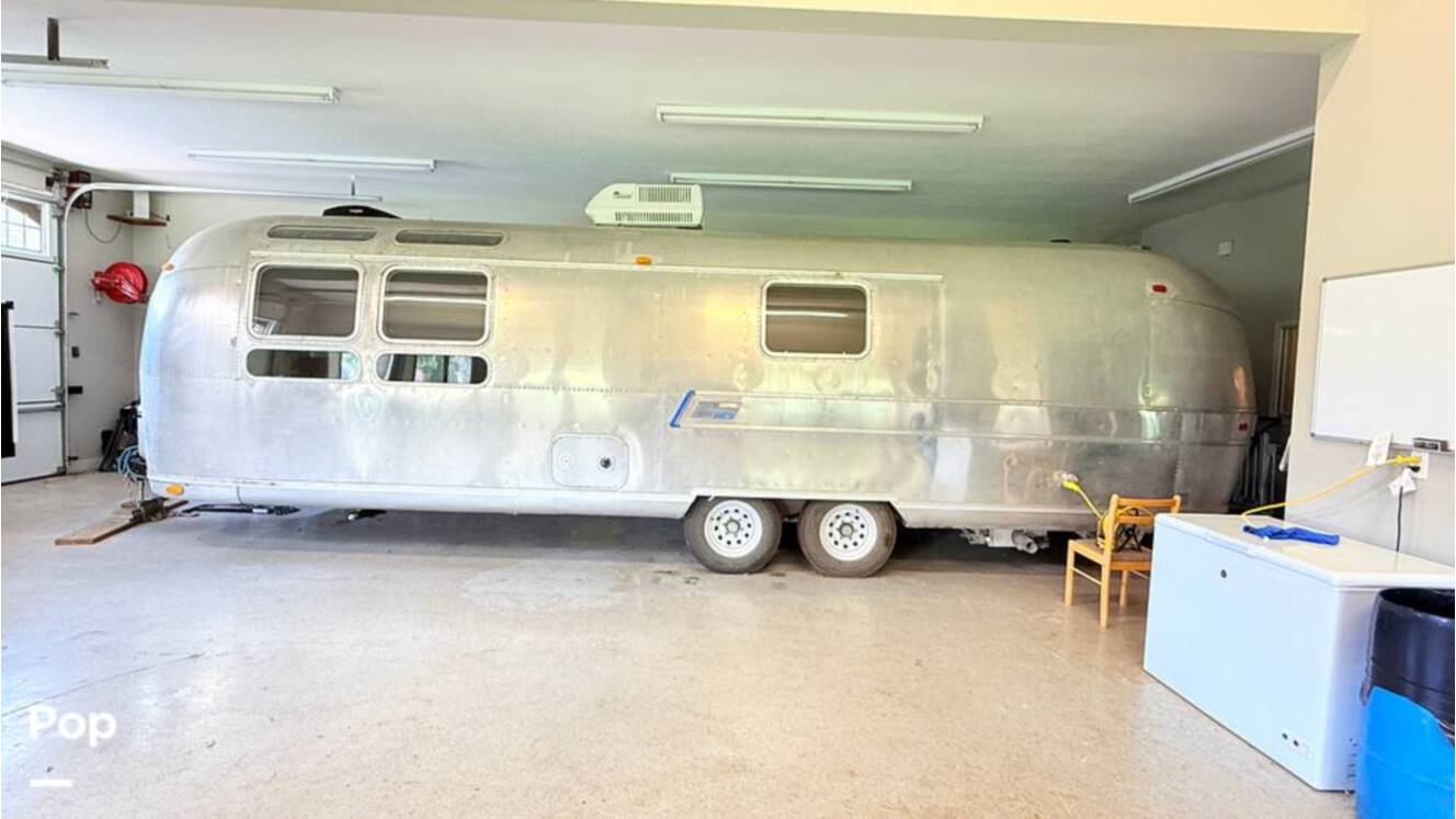 A photo of this 1973 Airstream Sovereign 31