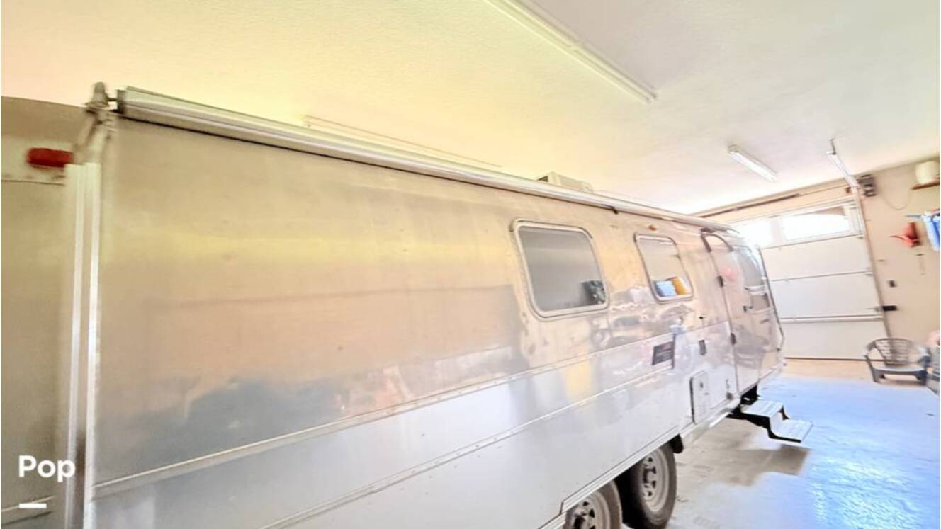 A photo of this 1973 Airstream Sovereign 31
