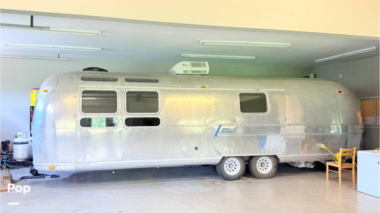 A photo of this 1973 Airstream Sovereign 31