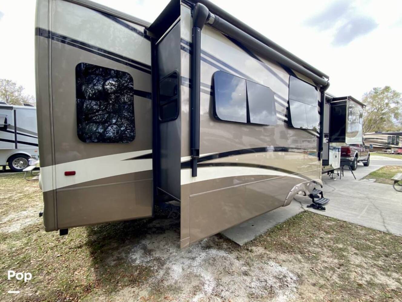 A photo of this 2015 Crossroads Carriage 40RL