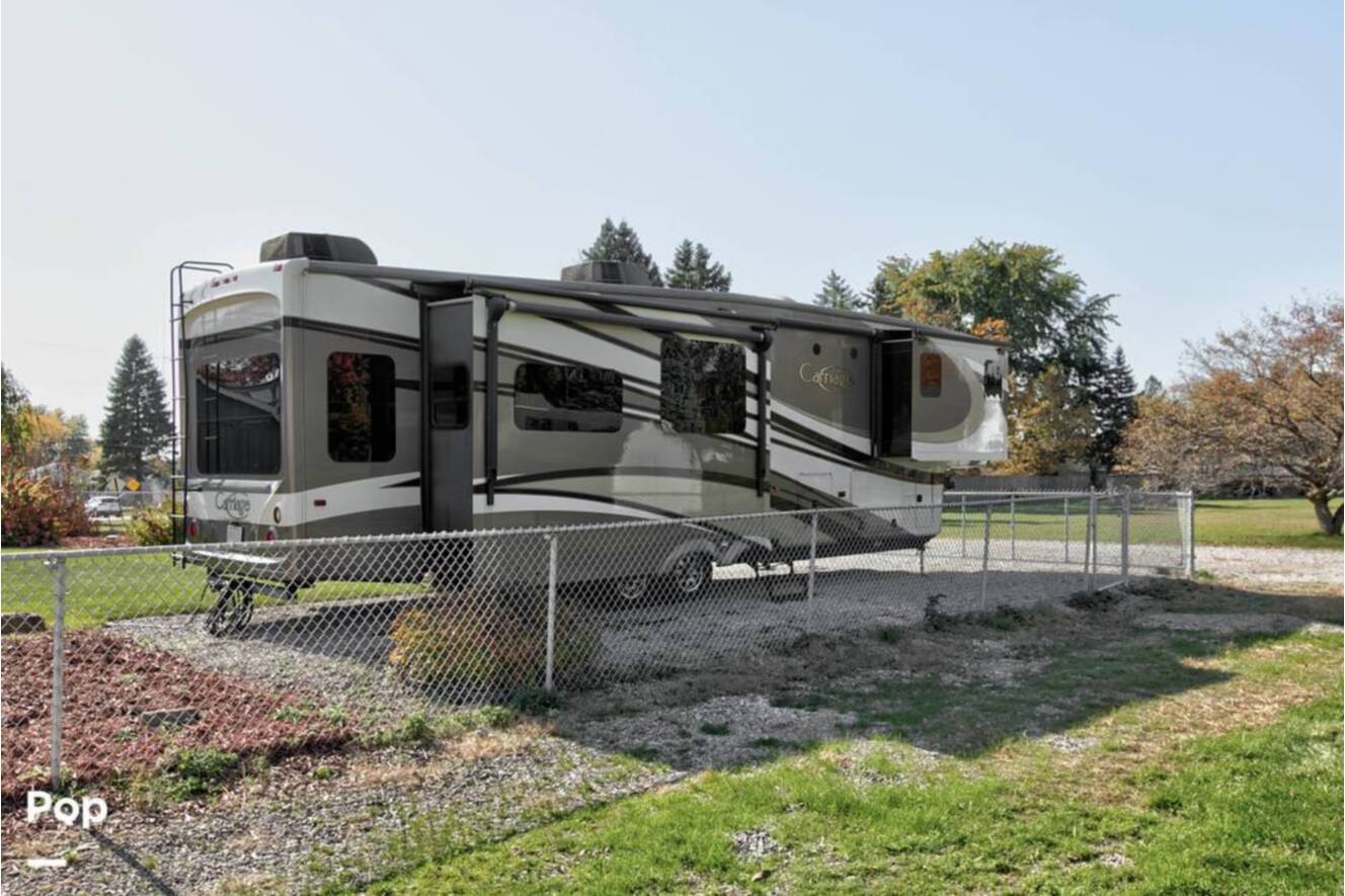 A photo of this 2015 Crossroads Carriage 40RL