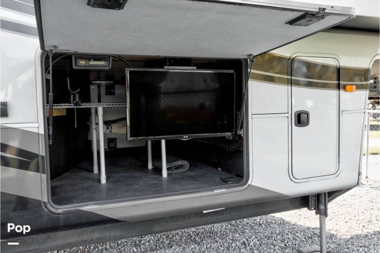 A photo of this 2015 Crossroads Carriage 40RL