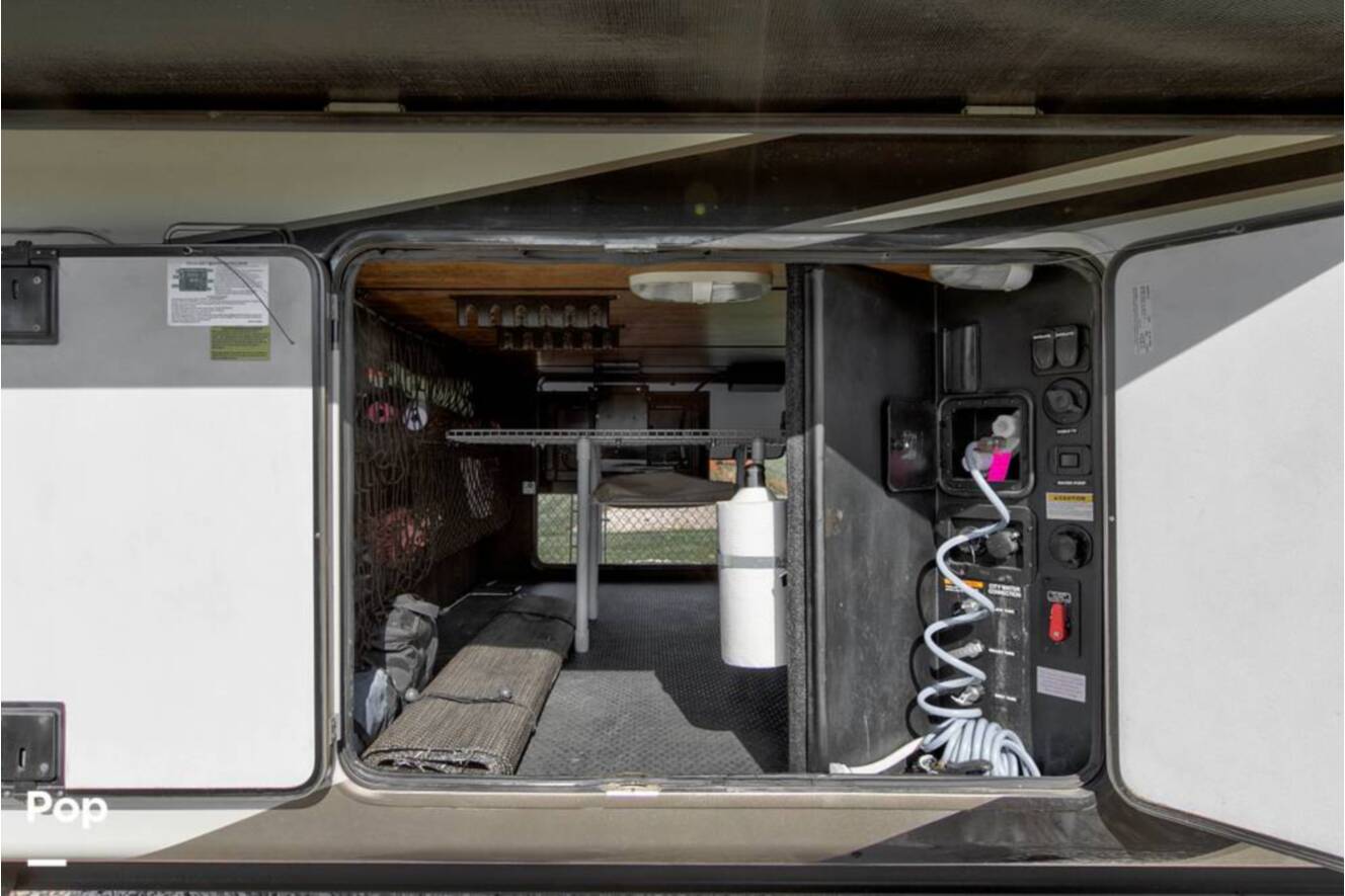 A photo of this 2015 Crossroads Carriage 40RL