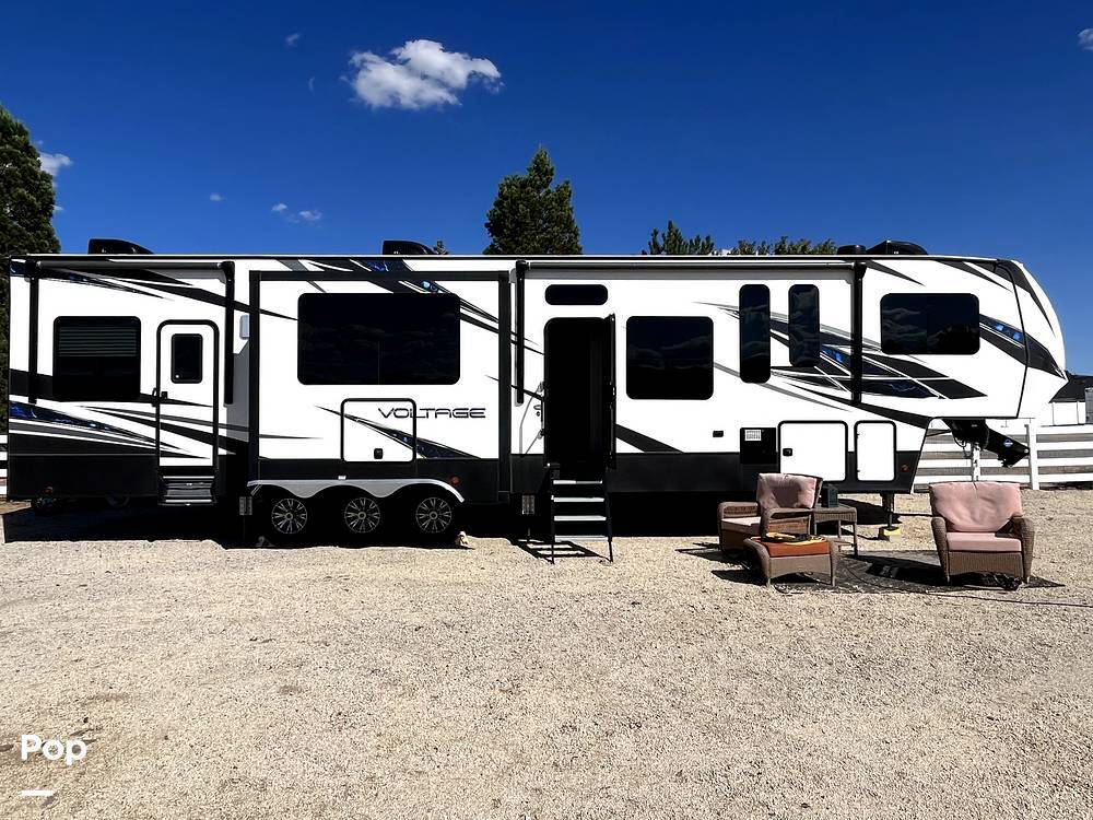 2019 Dutchmen Voltage 4205 Bunk Room in spanish springs NV
