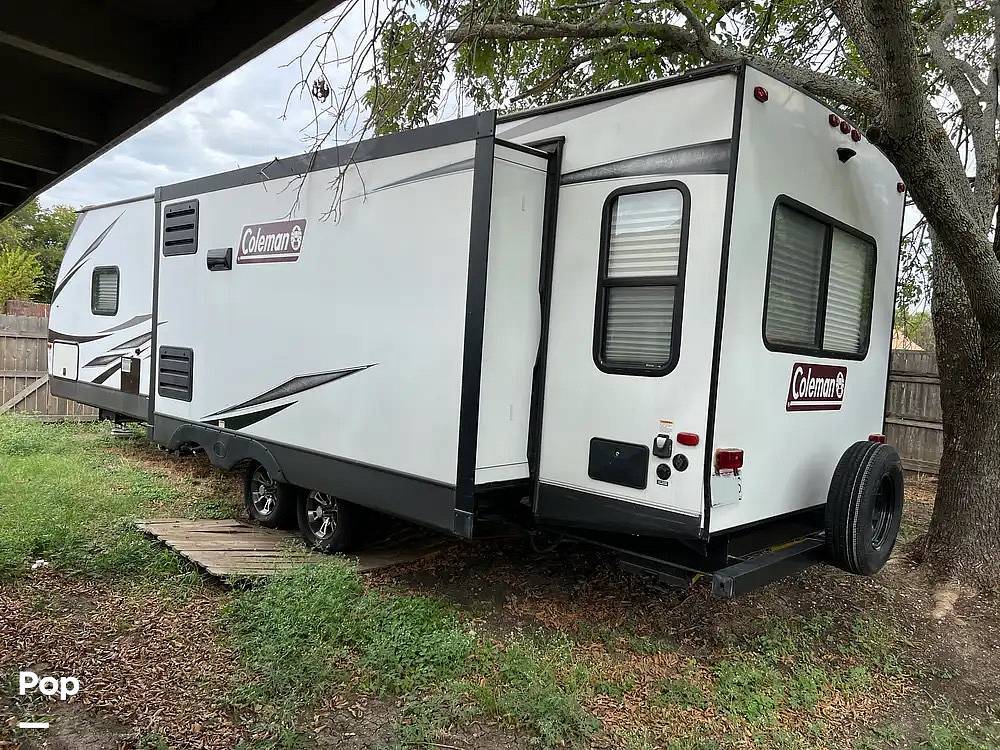 2020 Dutchmen Coleman 2955RL Light Series in killeen TX