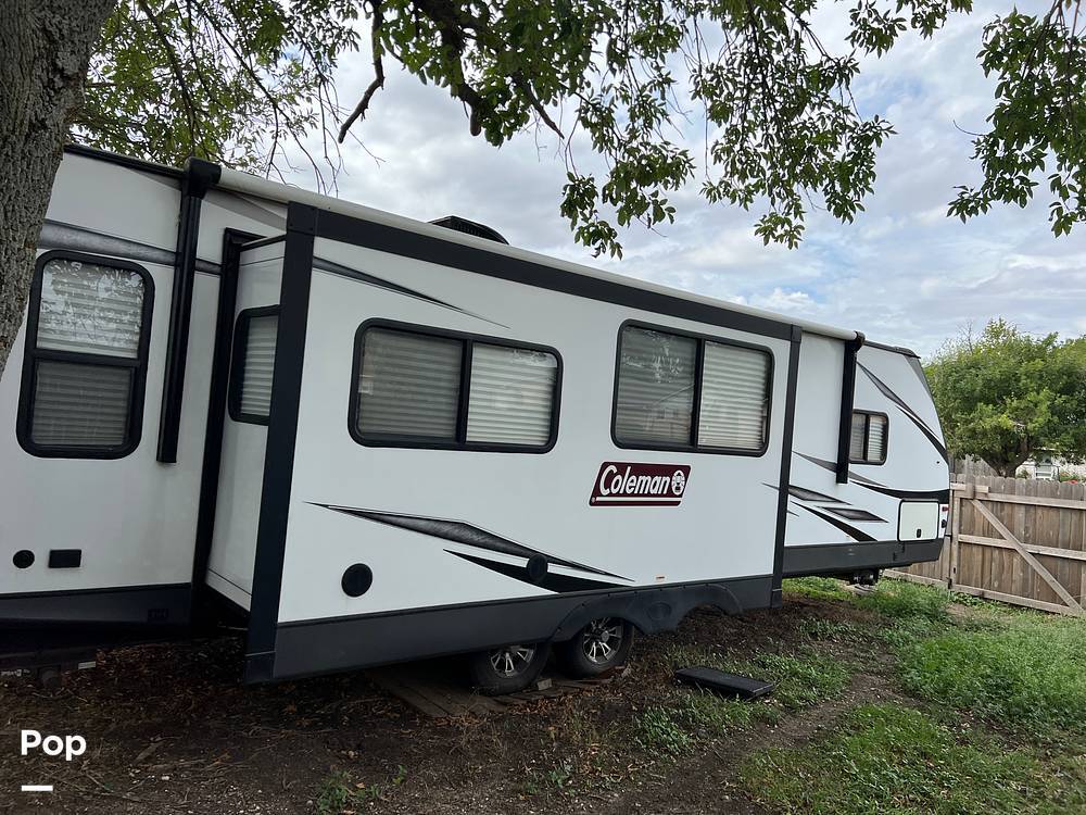 2020 Dutchmen Coleman 2955RL Light Series in killeen TX