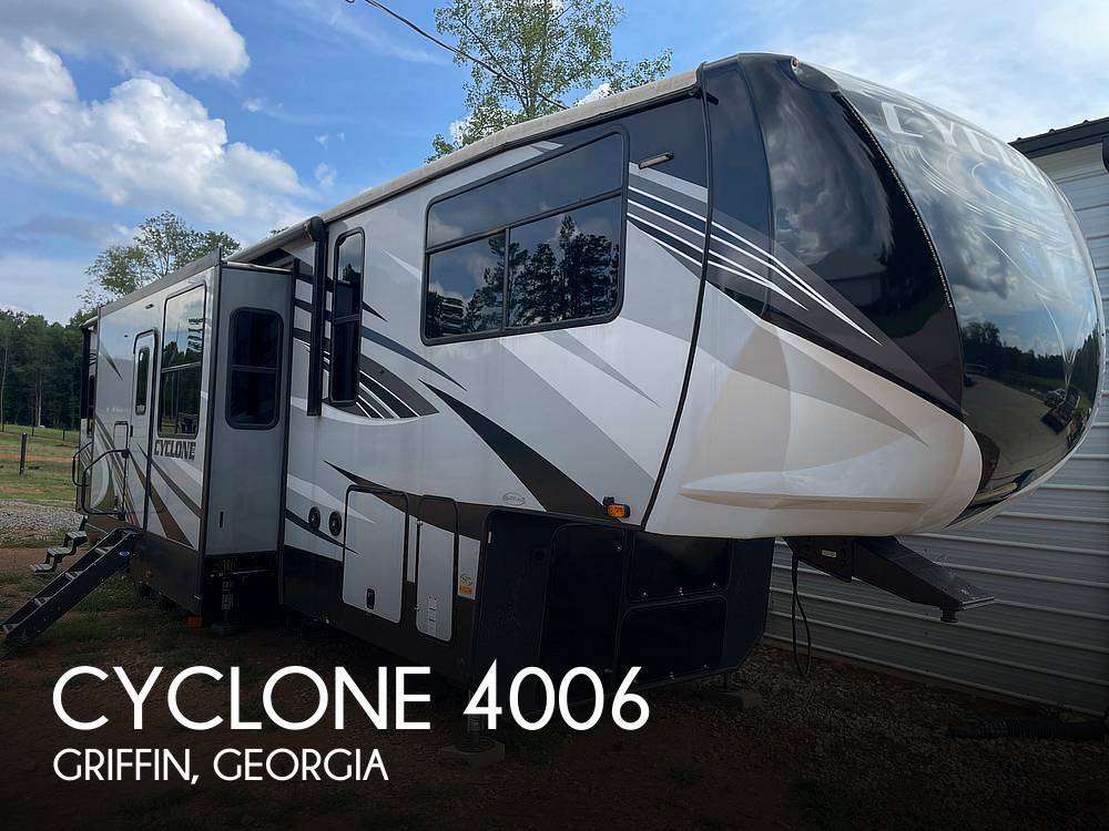 2021 Heartland Cyclone 4006 Fifth Wheel Toy Hauler RV