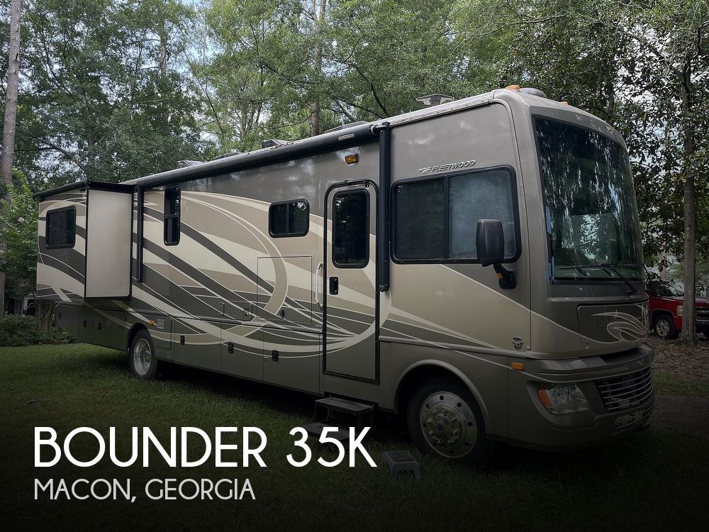 2015 Fleetwood Bounder 35K RV