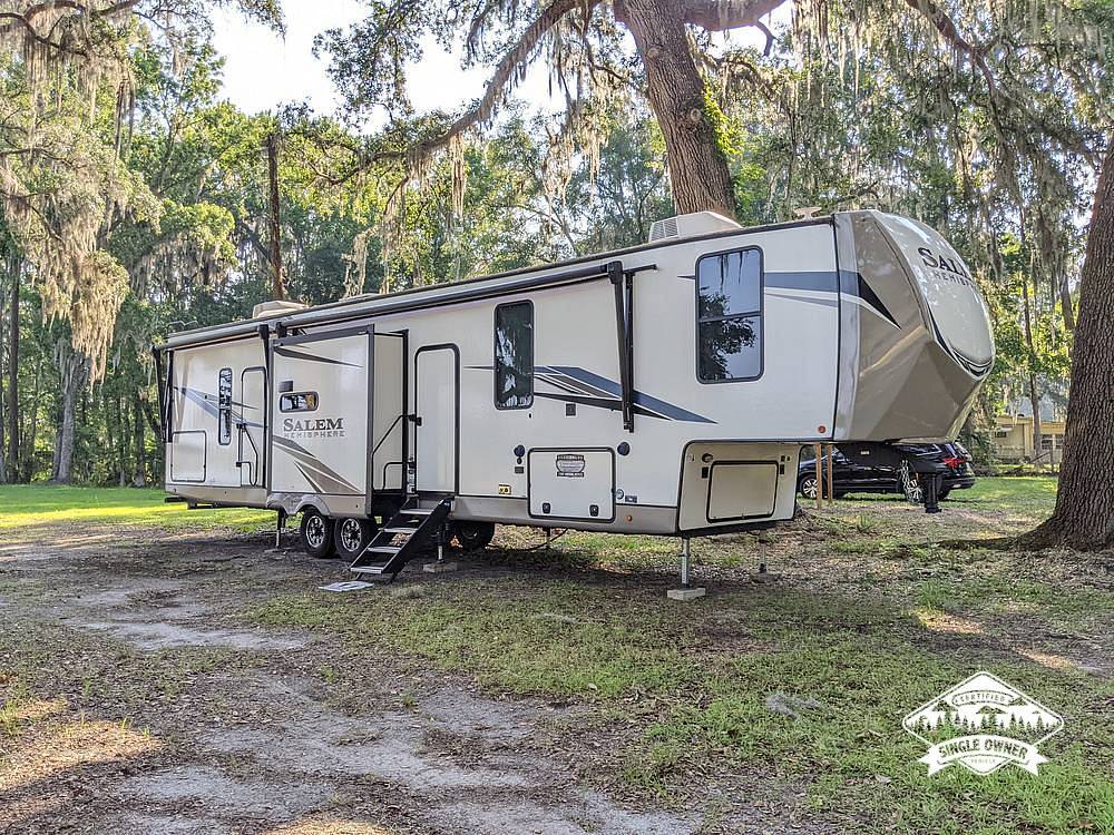 2022 Forest River Salem Hemisphere 353BED in tampa FL