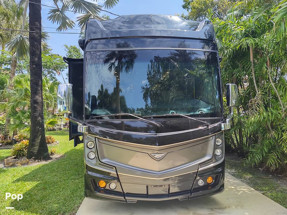 2019 Fleetwood Discovery LXE 44H in fort lauderdale FL
